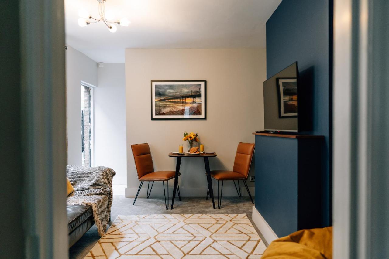 Sanctuary-By-Sea Apartment เวอร์ทิง ภายนอก รูปภาพ