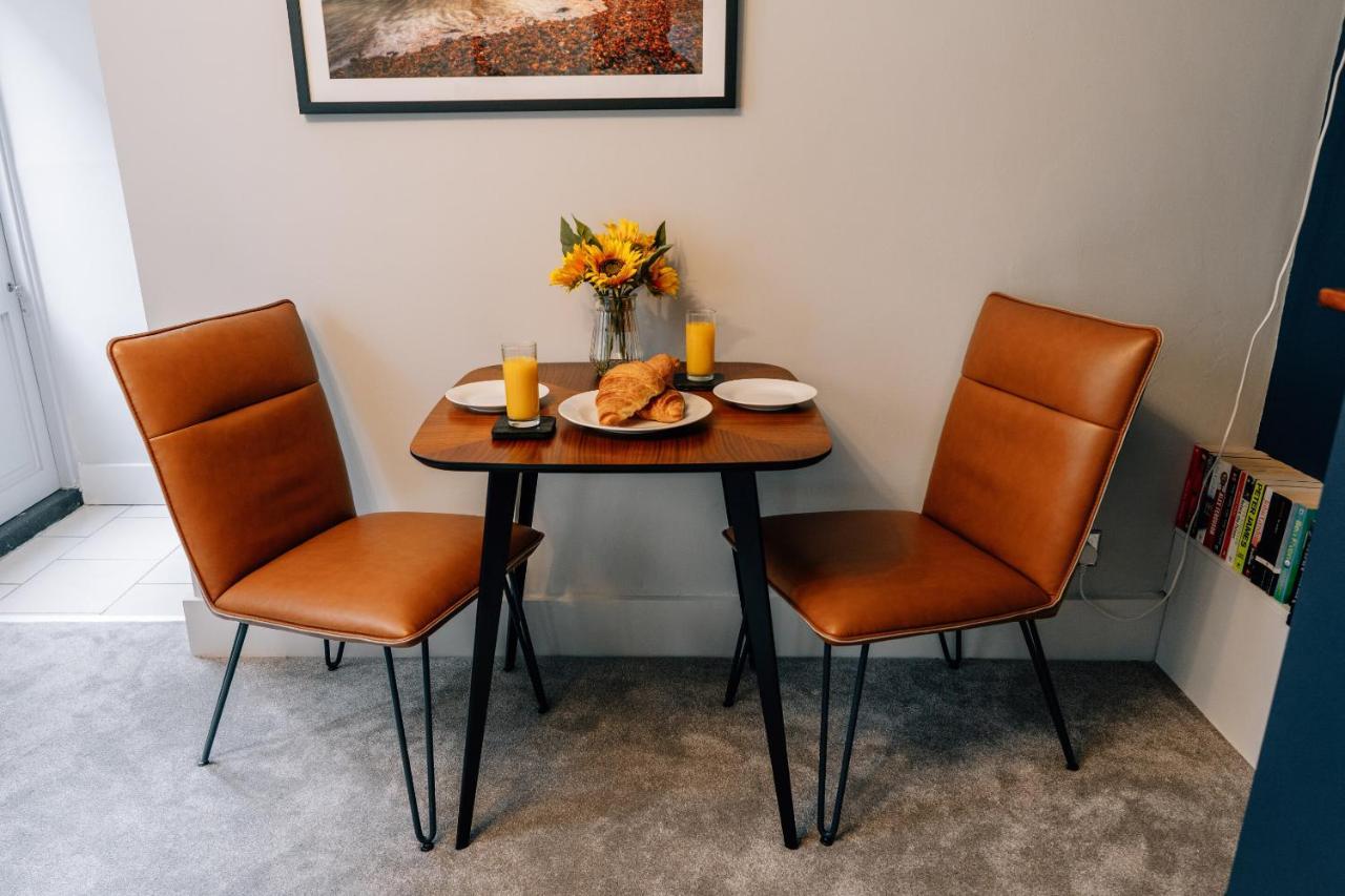 Sanctuary-By-Sea Apartment เวอร์ทิง ภายนอก รูปภาพ