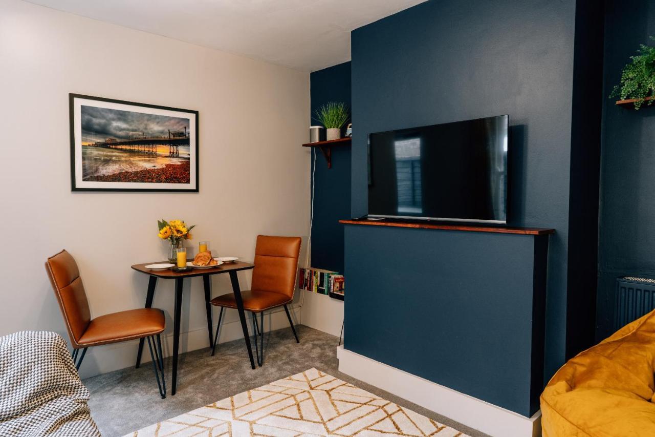 Sanctuary-By-Sea Apartment เวอร์ทิง ภายนอก รูปภาพ