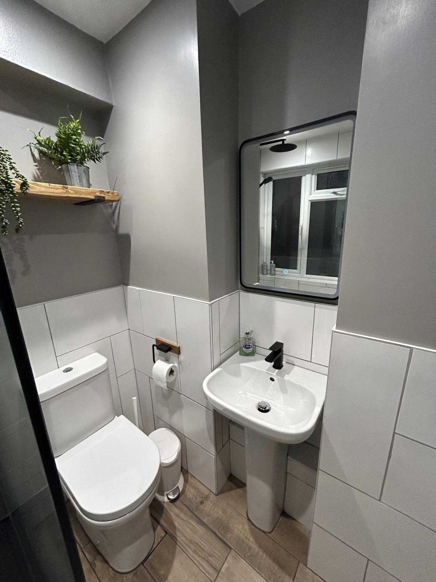 Sanctuary-By-Sea Apartment เวอร์ทิง ภายนอก รูปภาพ